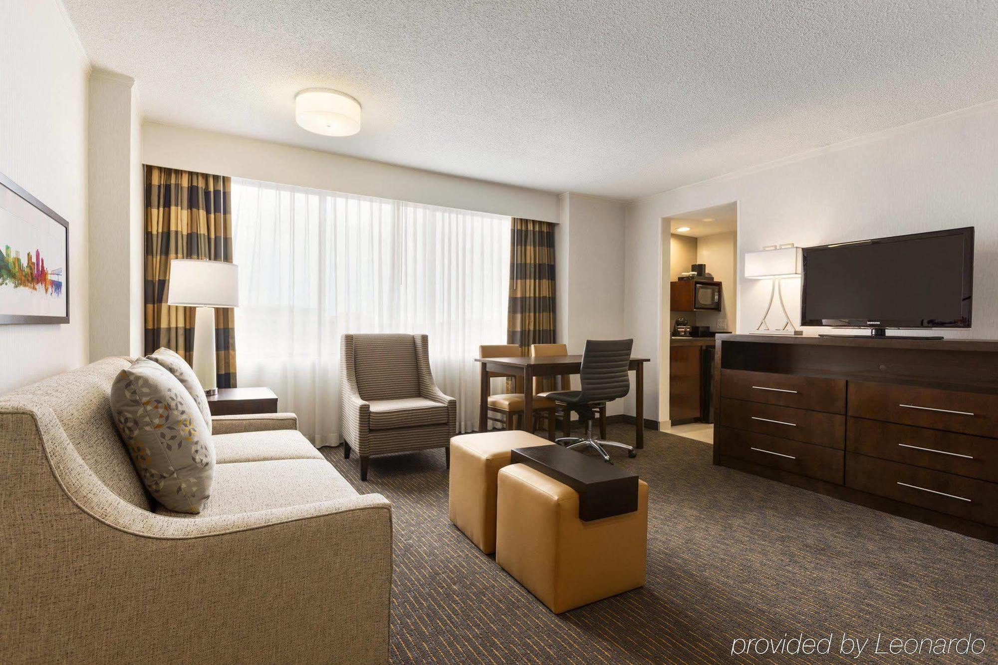 Hotel Embassy By Hilton Baltimore At Bwi Airport 4*